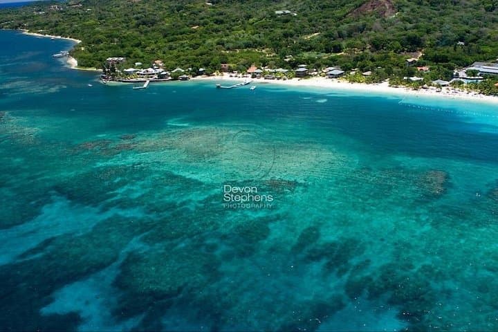 Roatán West Bay Beach Day Pass — Snorkeling, Scuba & Water Sports photo 4