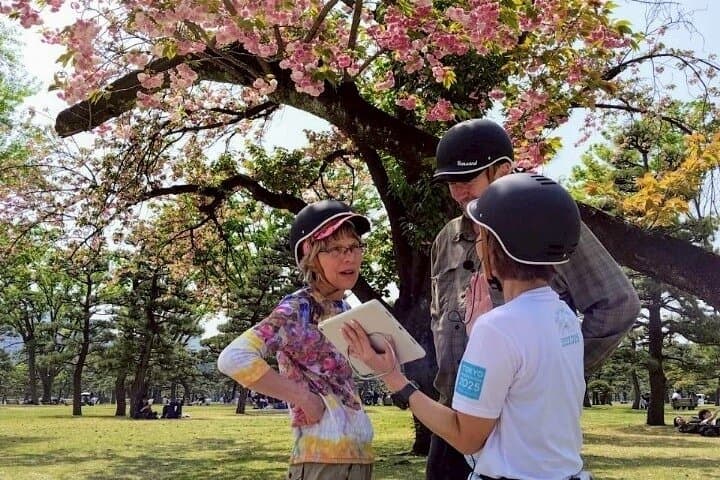 Tokyo Sakura E-Bike Tour: Cherry Blossoms, Shrines & Imperial Palace Loop photo 3