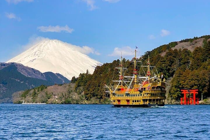 Day Trip from Tokyo to Mount Fuji: Hakone Lake Ashi Cruise, Owakudani & Enoshima photo 4