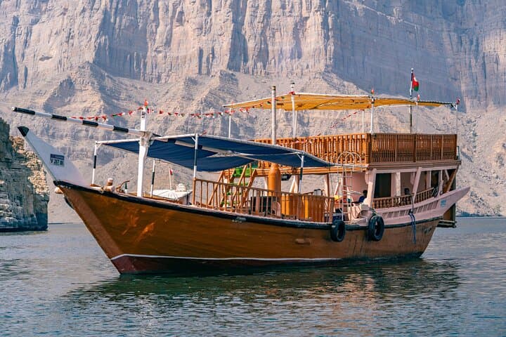 Dubai and Oman Overland: 9-Day Desert, Dhow & Mountain Adventure