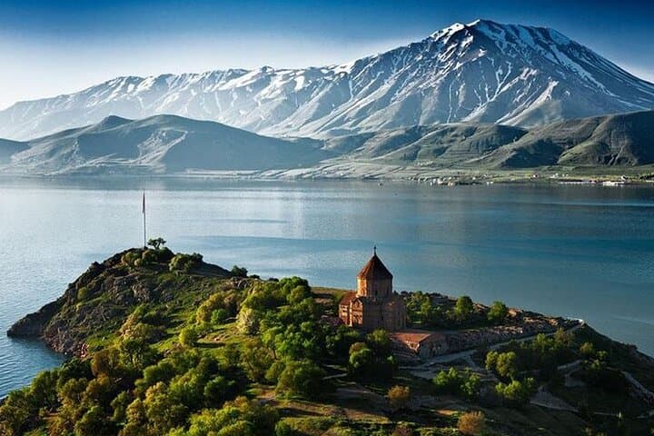 3-Day Private Tour From Tbilisi to Armenia — Monasteries, Lake Sevan & Areni Wine