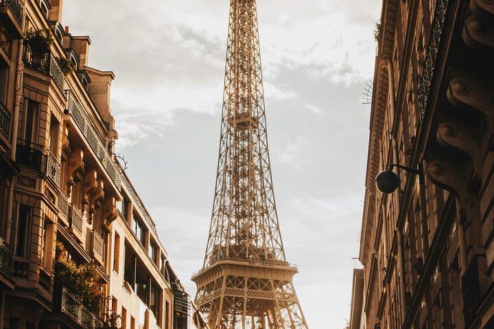 Eiffel Tower Second-Floor Elevator Tour with Local Host — Paris Views & History photo 3