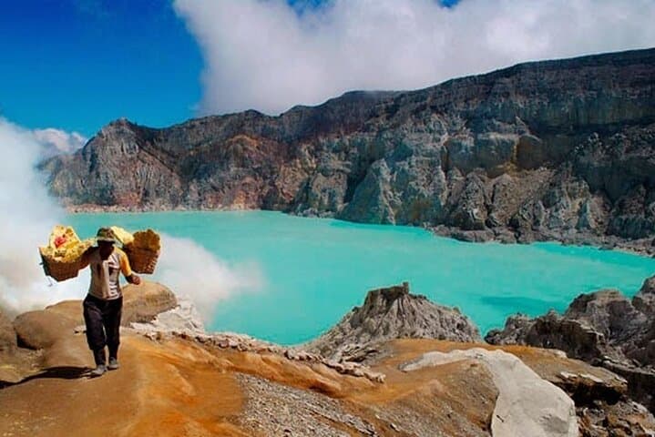 Ijen Crater Sunrise Hike: 2-Day All-Inclusive Tour from Bali photo 4