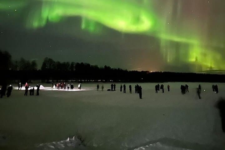 Arctic Lights: Northern Lights Chase from Rovaniemi — Lakeside Campfire Experience photo 6