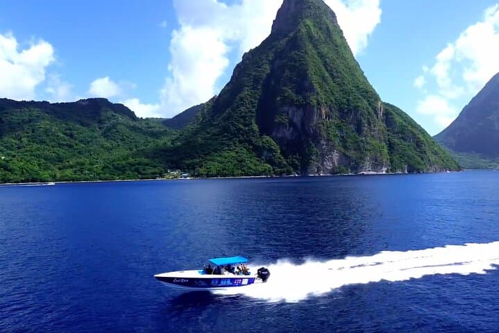 Saint Lucia Private Speedboat Transfer: Scenic Resort-to-UVF Ride
