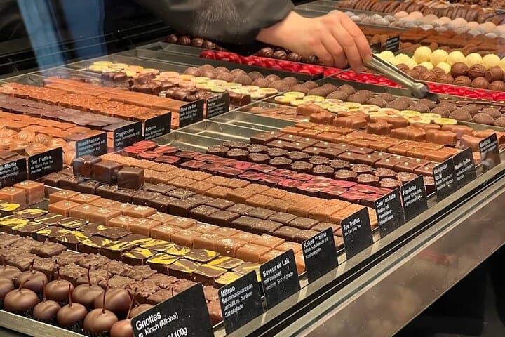 Zurich Chocolate Tasting & Lake Zurich Cruise: Old Town Walking Tour