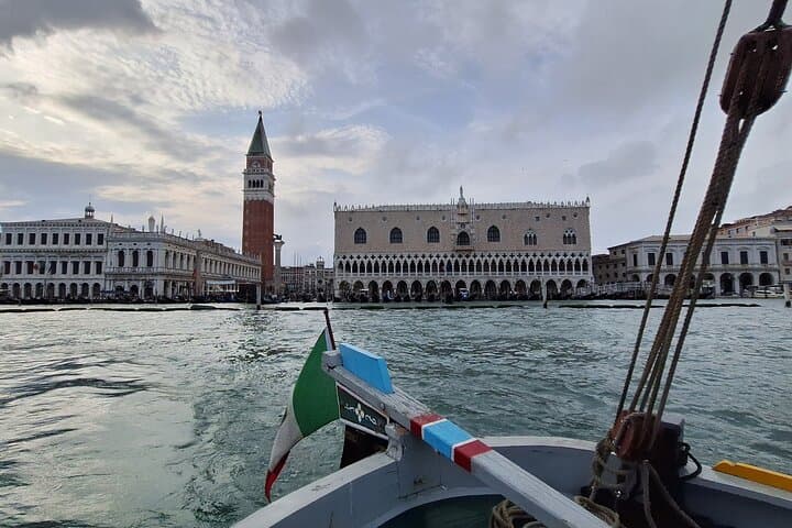 Venice Classic Bragozzo 4-Hour Lagoon Tour — San Marco to Burano & Murano photo 6