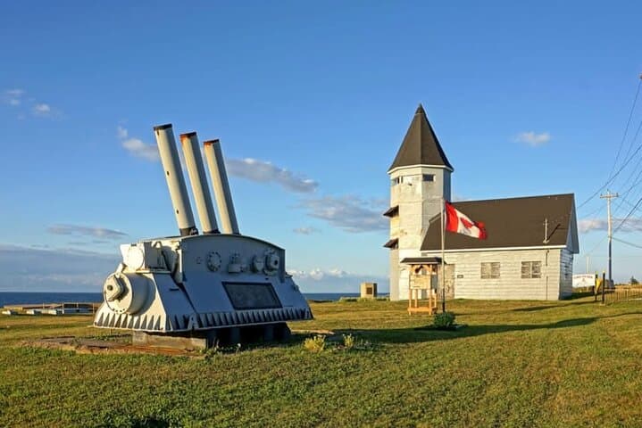 Sydney City & Coastline: Cape Breton Harbourfront, Lighthouses & Fort Petrie Tour
