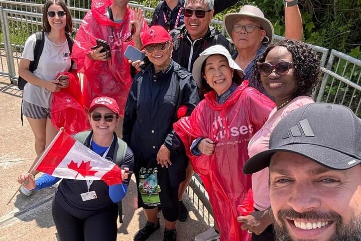 Niagara Discovery Walk: Takes Flight & Table Rock Experience