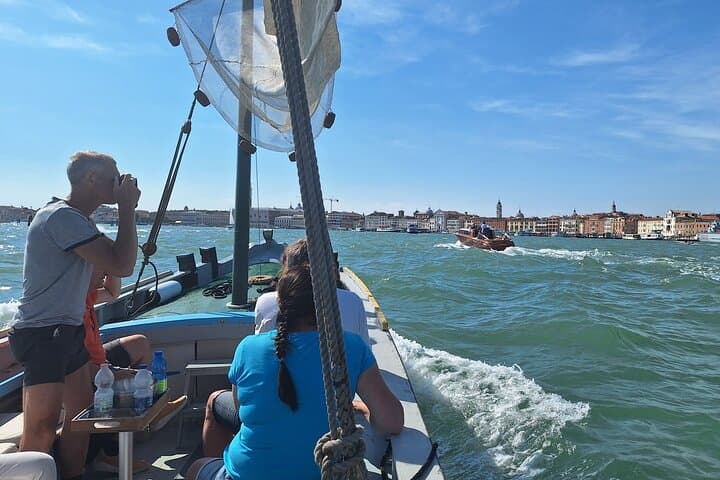 Bragozzo Boat Tour Around Venice: 2-Hour Highlights Cruise