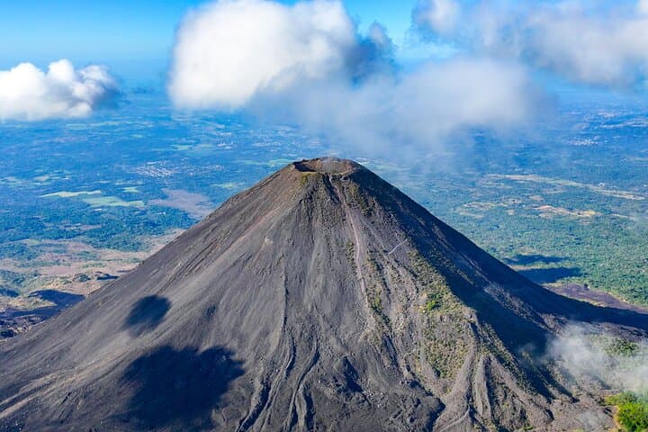 Izalco Volcano Hike & Coatepeque Lake: Active Volcano Trek from Sonsonate