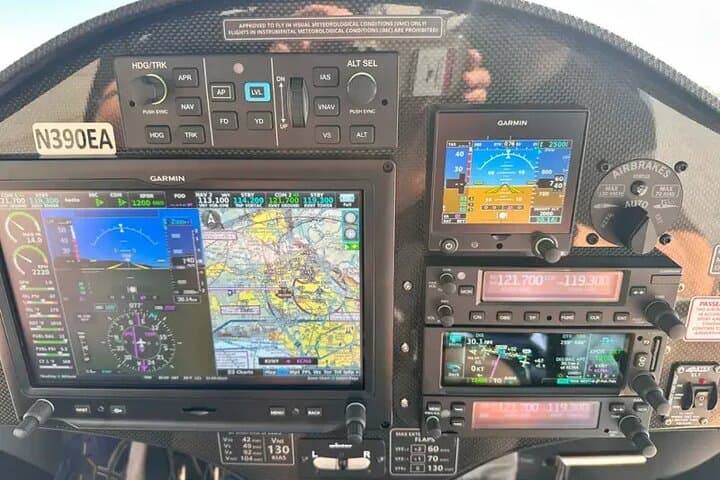 First Pilot Discovery Flight: Hands-On 1-Hour Intro Lesson in Los Angeles photo 2