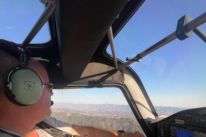 First Pilot Discovery Flight: Hands-On 1-Hour Intro Lesson in Los Angeles