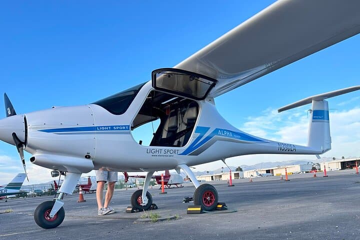First Pilot Discovery Flight: Hands-On 1-Hour Intro Lesson in Los Angeles photo 6