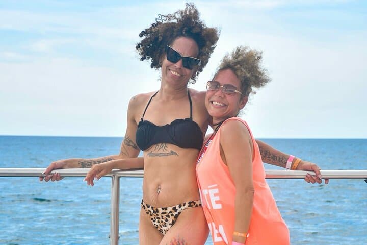 Negril Catamaran Cruise to Rick's Café: Snorkel, Sunset & Open Bar photo 4