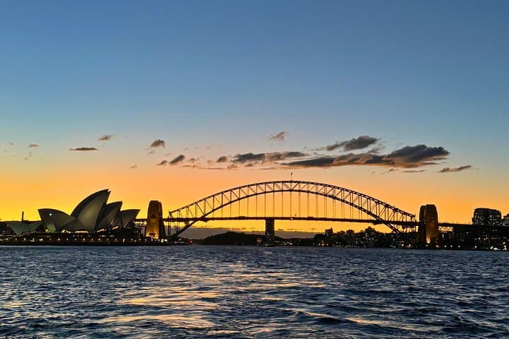 Sydney Harbour Discovery Dinner Cruise — Sunset Buffet & Iconic Sights