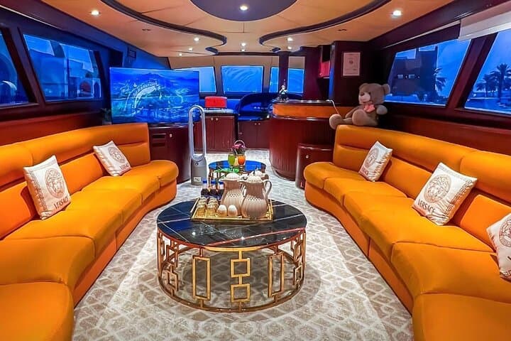 Private Yacht Cruise in Doha: Skyline, Islands & Optional Dining Experience