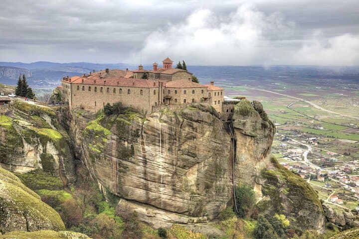 Private Delphi, Meteora & Thermopylae Tour from Athens — 2-Day Cultural Road Trip