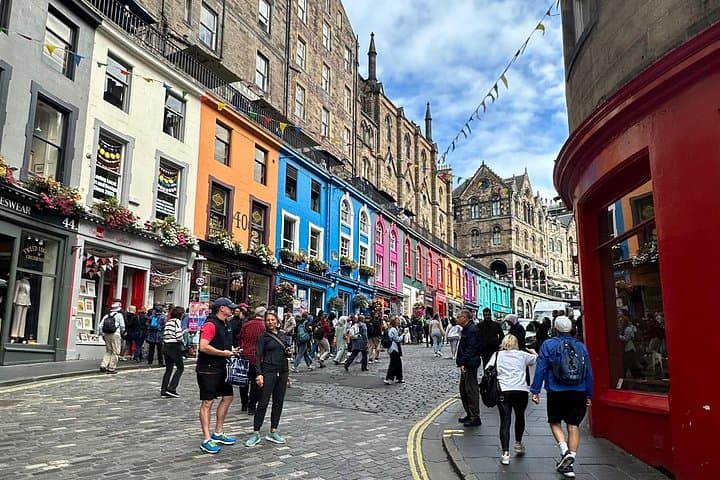 Private Edinburgh Full-Day Black Cab Tour: Royal Mile, Arthur's Seat & Queensferry photo 4