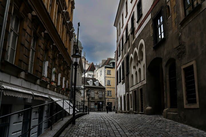 True Viennese Crime Rally: Walk Vienna’s Darkest Cases in 2 Hours photo 3