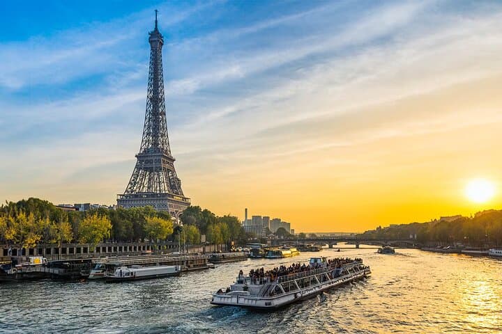 Paris Illuminated Seine Cruise — 1-Hour Evening Sightseeing