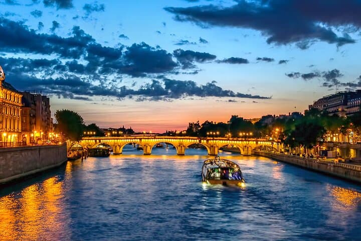 Paris Illuminated Seine Cruise — 1-Hour Evening Sightseeing photo 4