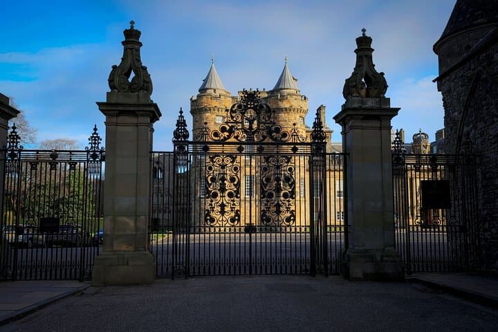 Exploring Edinburgh: Castle, Royal Mile & Holyrood Palace Shore Excursion