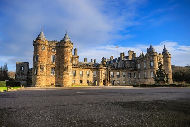 Exploring Edinburgh: Castle, Royal Mile & Holyrood Palace Shore Excursion photo 2