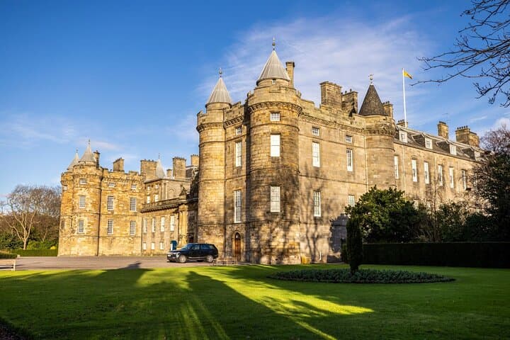 Exploring Edinburgh: Castle, Royal Mile & Holyrood Palace Shore Excursion photo 3