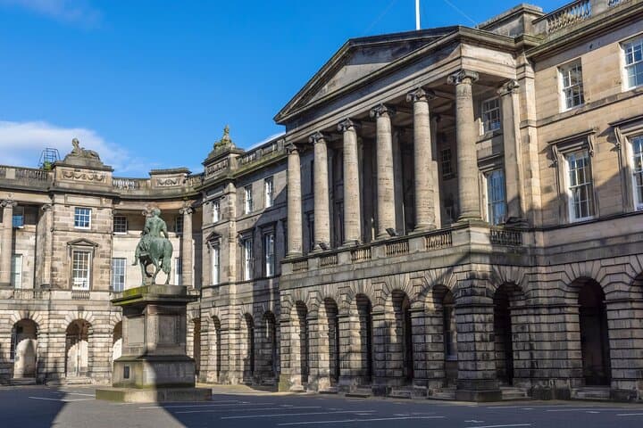 Exploring Edinburgh: Castle, Royal Mile & Holyrood Palace Shore Excursion photo 6