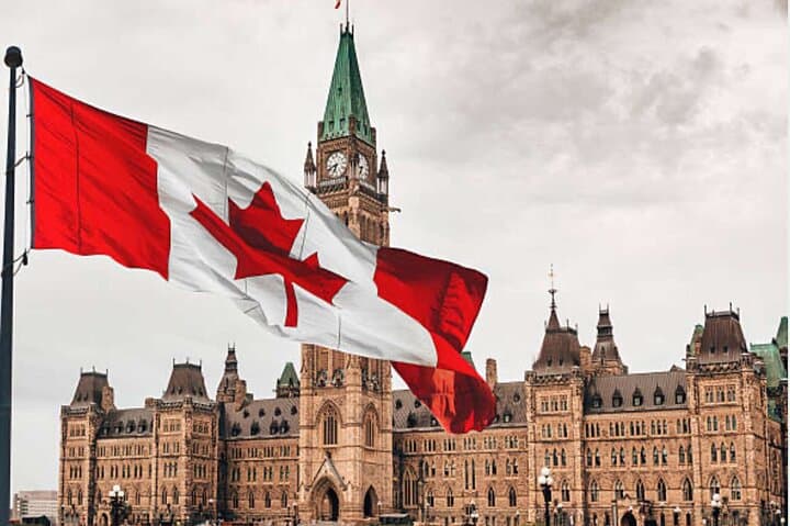 Heart of the Capital: Ottawa Stories, Sights & Rideau Canal Cruise photo 2