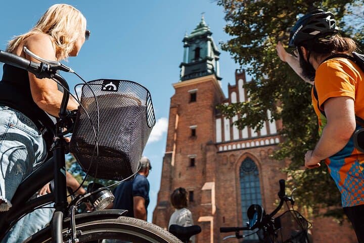 Poznań Highlights: Guided Bike Tour of City Sights (3 hr, 13 km)