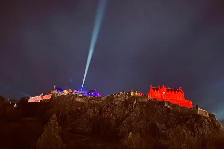 Edinburgh Castle, Royal Mile & Holyroodhouse Day Tour — Historic City Walking Experience photo 3