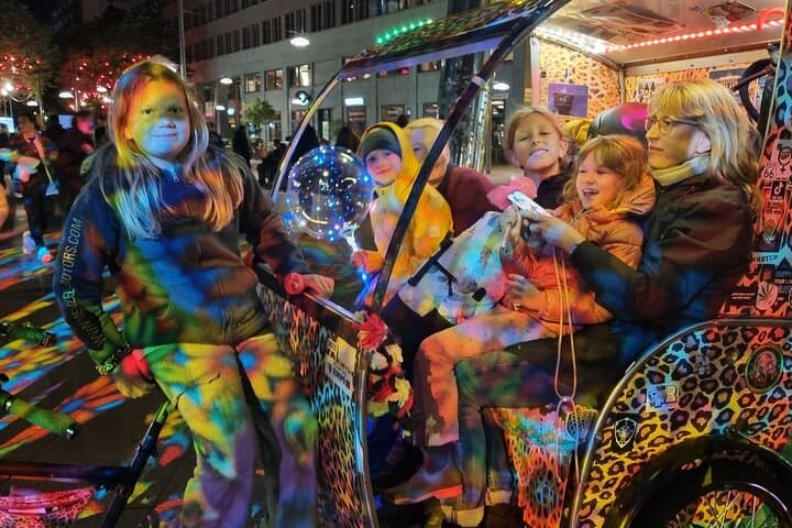 Berlin Night Rickshaw Tour: Evening Sights, Street Art & Romantic Spree Ride photo 2