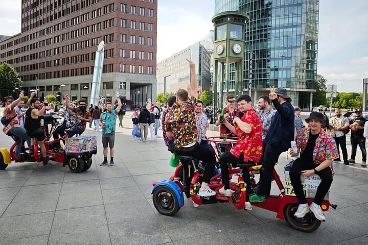 Berlin Party Bike Tour: Private 60‑Minute Beer & Sightseeing Ride photo 2
