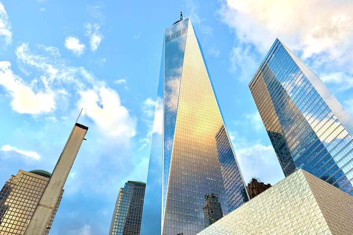 Full NYC Insider Walking Tour — Manhattan Architecture, Hidden Spots & Ferry Finale