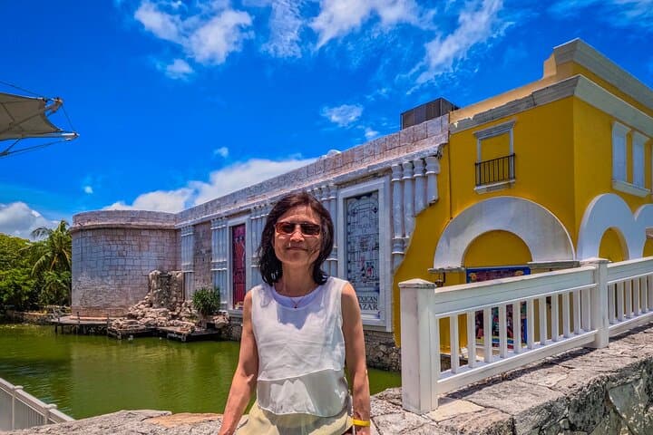 Private Cancun Shopping Tour with Tequila Tasting & Playa Delfines Photo Stop photo 5