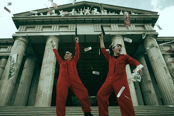 La Casa de Papel Walking Tour: Real Heist Locations & Secret Bar in Madrid photo 4