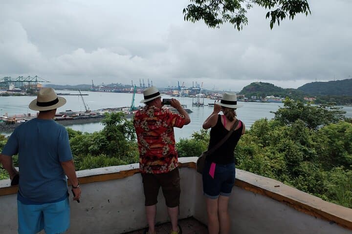 Panama Canal & Casco Viejo Half-Day: Miraflores Locks, Biomuseo and City Walk photo 2