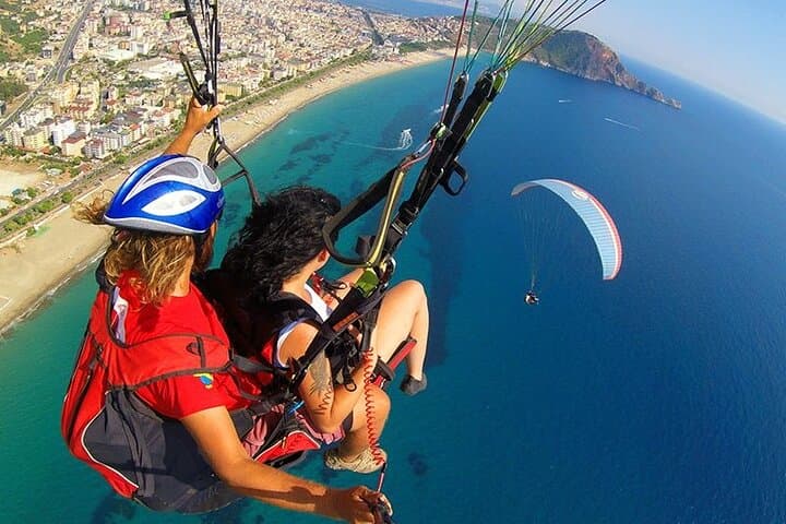 Soar Over Alanya: Tandem Paragliding from Yassı Tepe to Kleopatra Beach