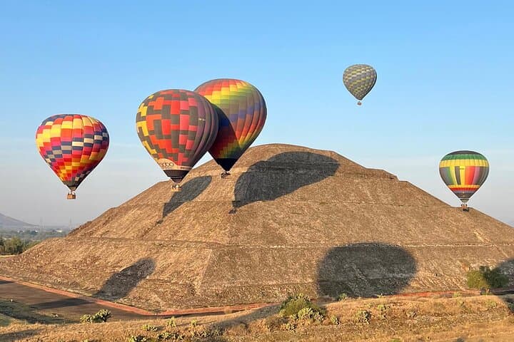 Dawn Balloon Flight Over Teotihuacan Pyramids — Breakfast & Pickup from CDMX