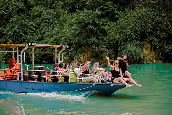 Ha Giang Loop 4-Day Motorbike Tour: Ma Pi Leng, Lung Cu & Nho Que Gorge