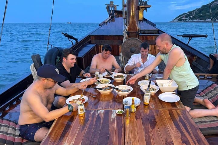 Hua Hin Pirate Dinner Cruise: Sunset Cruise with Paddleboarding & Dinner
