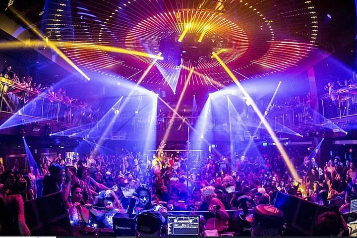 Miami Bar Crawl: 4-Venue Night Out with Drink Specials and Skip-the-Line Entry photo 5