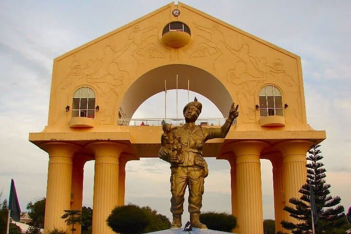 Banjul Orientation Tour: Arch 22, Albert Market & Beach Lunch