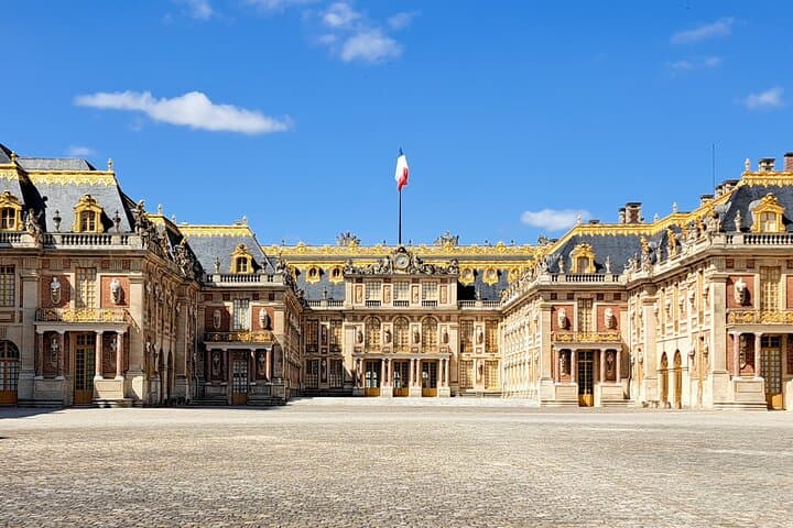 Paris Essentials City Card: Skip-the-Line Pass to Eiffel, Louvre & Versailles photo 6