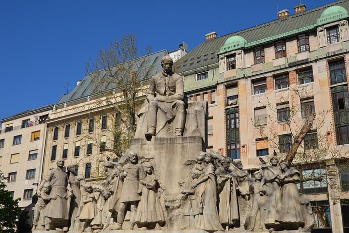 Family Walking Tour of Budapest Old Town with Danube Cruise photo 4