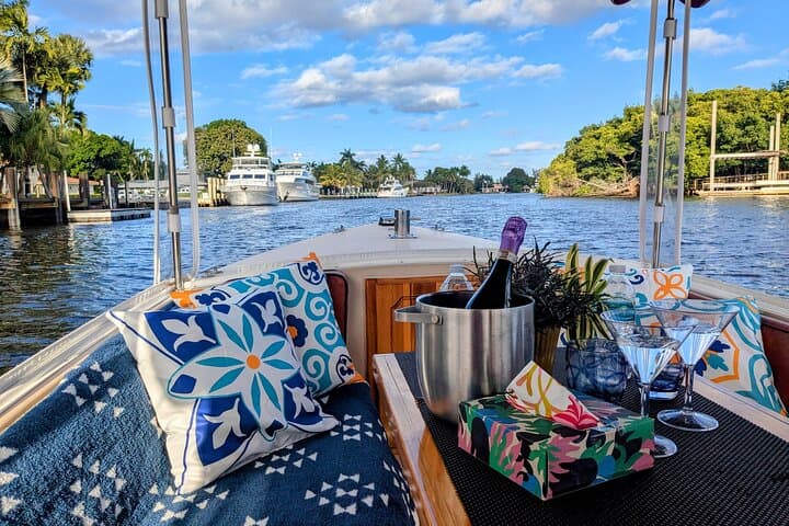 Silent Eco-Gondola Cruise Through Fort Lauderdale Canals photo 3