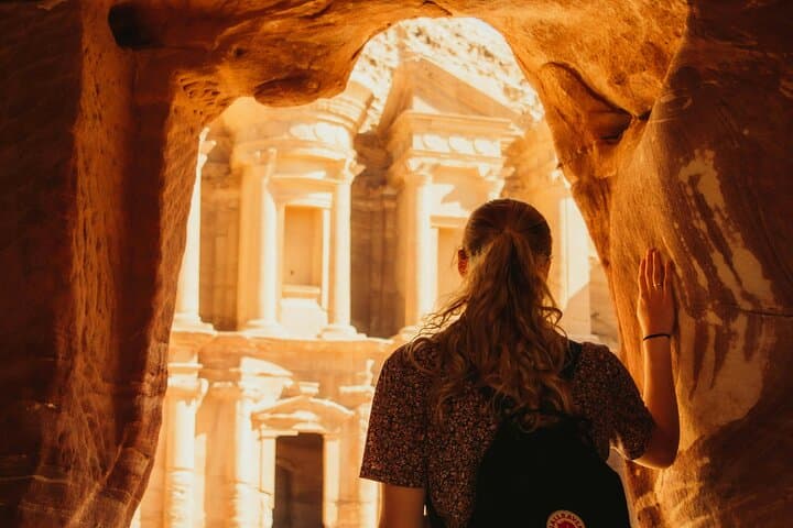 8-Day Private Jordan Tour: Petra, Wadi Rum & Dead Sea in Style
