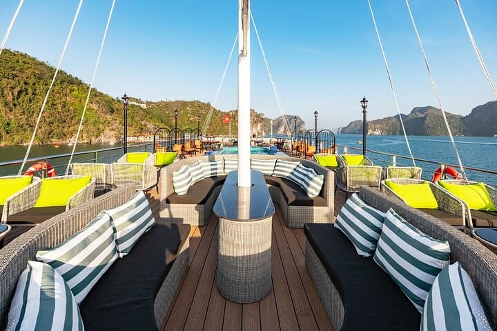 Luxury Day Cruise in Halong Bay: Jacuzzi, Buffet & Sung Sot Cave photo 6